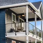 Downtown Gateway: Stylish Nest Near Austin Airport