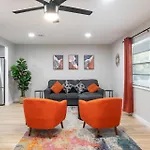 Upstay - Bungalow W Games Golf Fire And Patio
