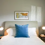 Great Group Stay 2 Apts Plus 12 Guests And Free Prkg