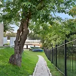 Waterfront Loft W Park View With Pool And Dock Access