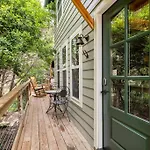 Cozy Coop Casita - Lake Travis-Hot Tub-Tiny House
