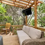 Cozy Coop Casita - Lake Travis-Hot Tub-Tiny House