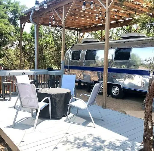 The Steel Magnolia Airstream - Cabins At Rim Rock