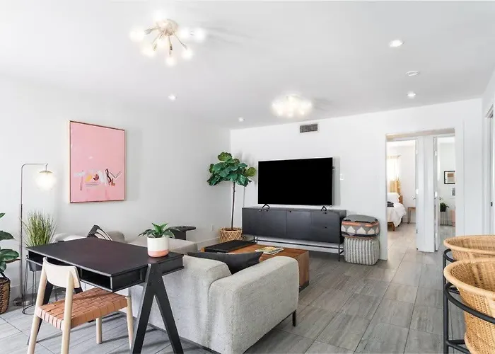 Chic Clarksville 2Br Condo Near Downtown Austin