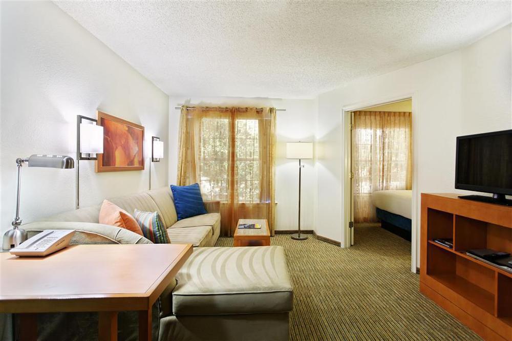 Hyatt House Arboretum Hotel 3*