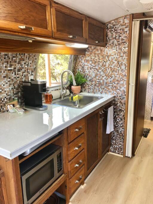 The Steel Magnolia Airstream - At Rim Rock Holiday home Austin