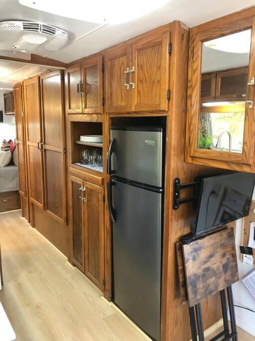 The Steel Magnolia Airstream - At Rim Rock Holiday home