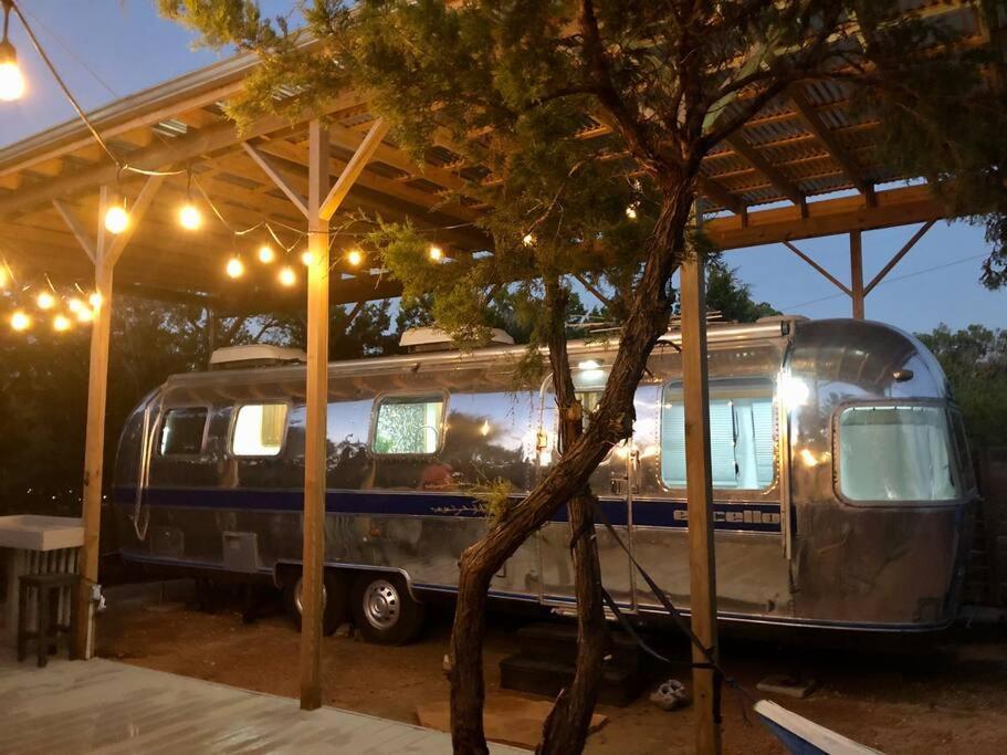 Holiday home The Steel Magnolia Airstream - At Rim Rock Austin
