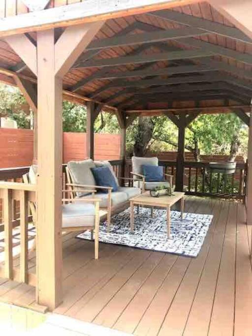 The Steel Magnolia Airstream - At Rim Rock Holiday home Austin