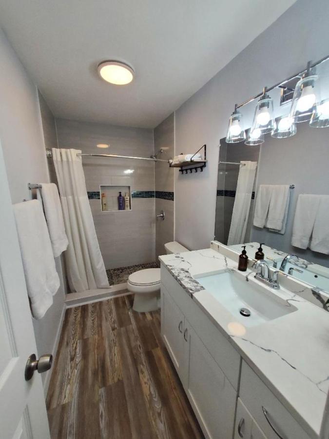 Near Downtown - 2br