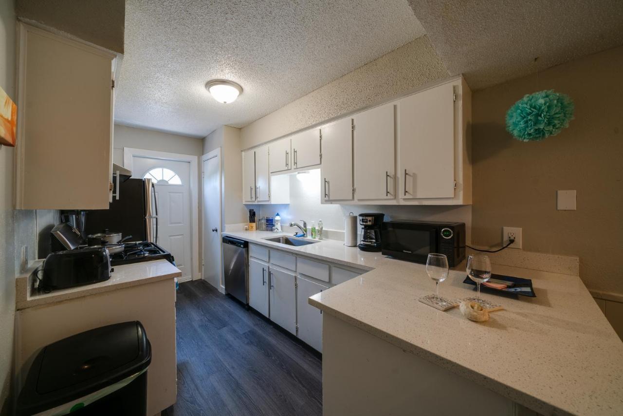 - Down By The Sea - 1 Bedroom Near Soco Apartment
