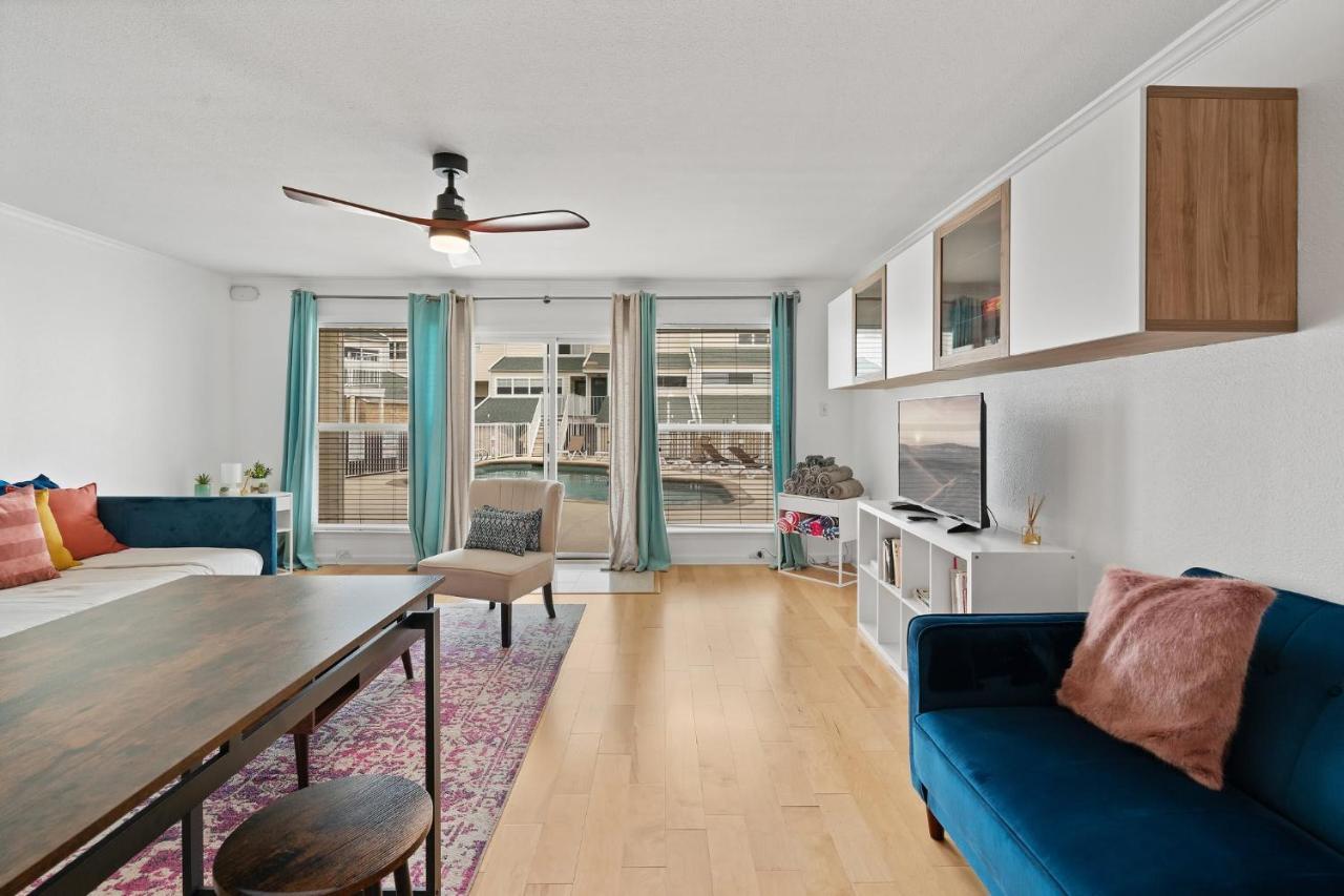Lady Bird Perfect Atx Getaway Poolside Austin