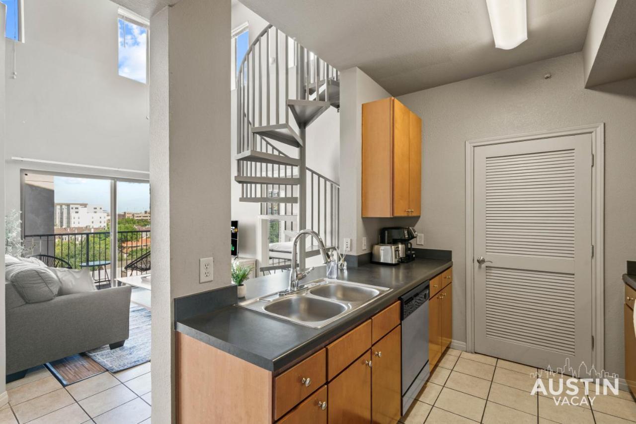 West Campus Oasis 2 Apts Accommodating 14 Guests Apartment *