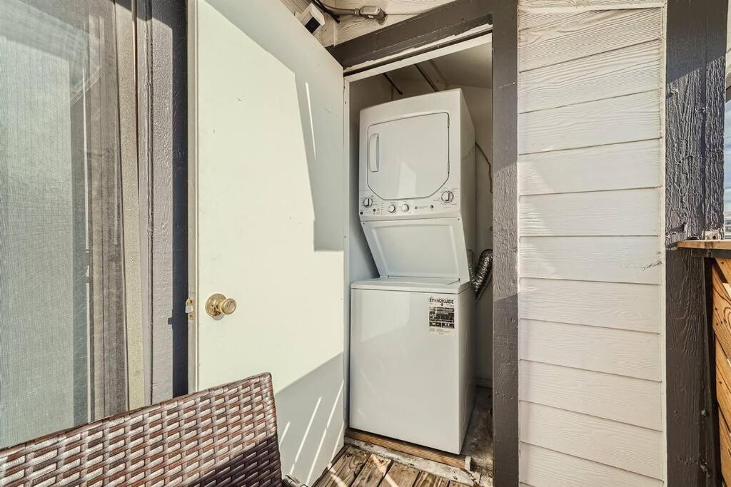 Apartment Chic 2b Getaway - 10min To Dtwn - W/d, Pool, Prkg Austin