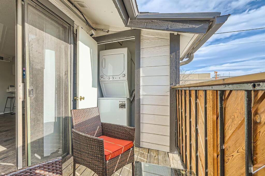 Apartment Chic 2b Getaway - 10min To Dtwn - W/d, Pool, Prkg