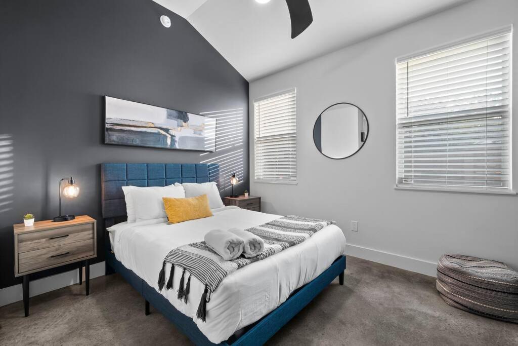 Holiday home Downtown Gateway: Stylish Nest Near Airport