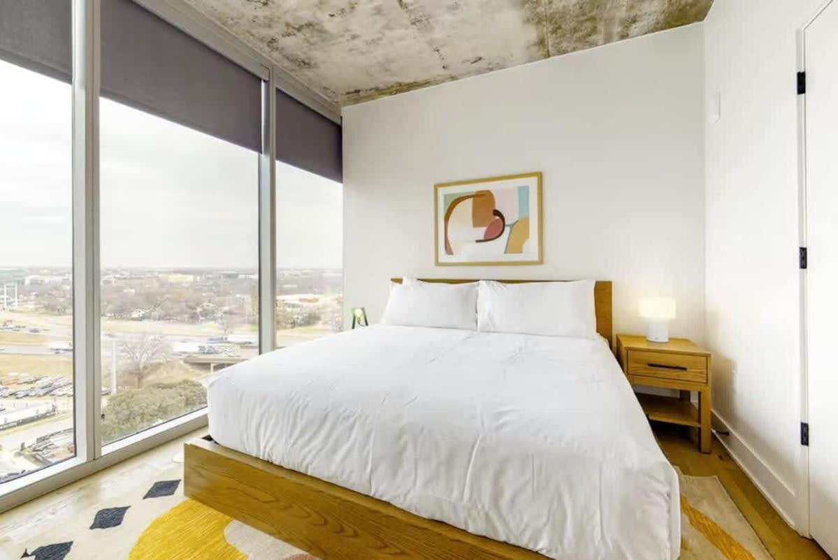 Luxe High Rise Off Of Rainey St Austin