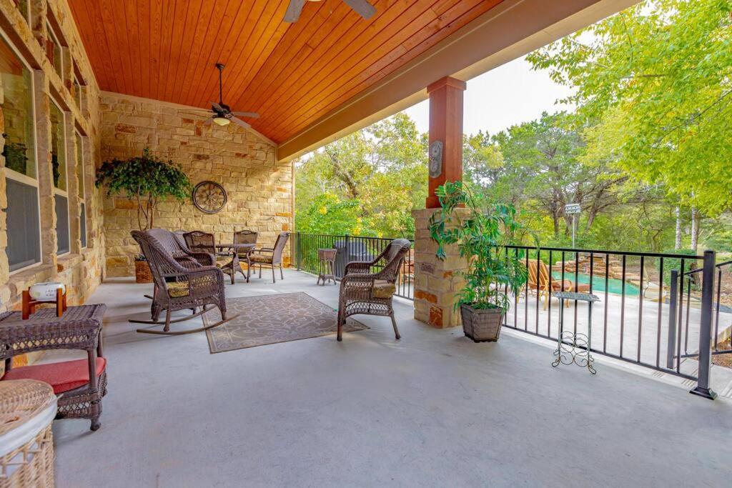 Hill Country 5 Acre Ranch With Pool And Hill Country Views! *