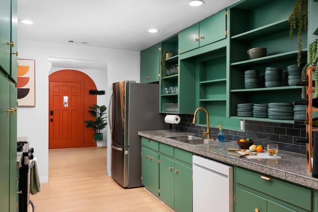 Content Casa Near Bars,pool,dt With Hot Tub And Patio