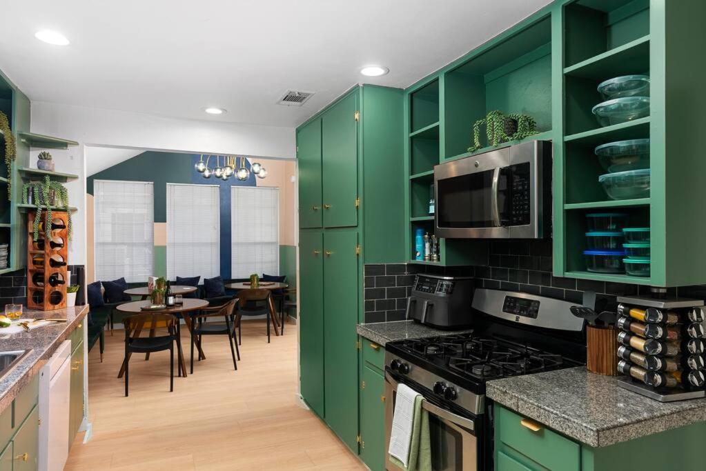 Holiday home Content Casa Near Bars,pool,dt With Hot Tub And Patio Austin