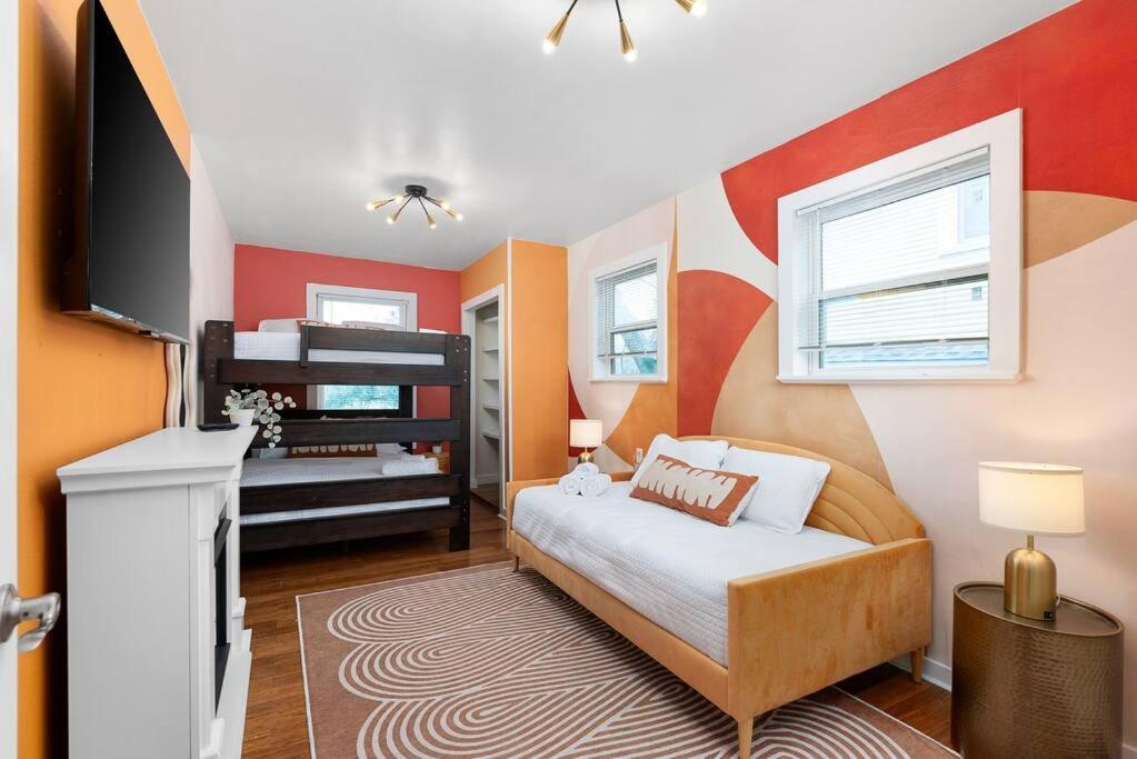 Content Casa Near Bars,pool,dt With Hot Tub And Patio Austin