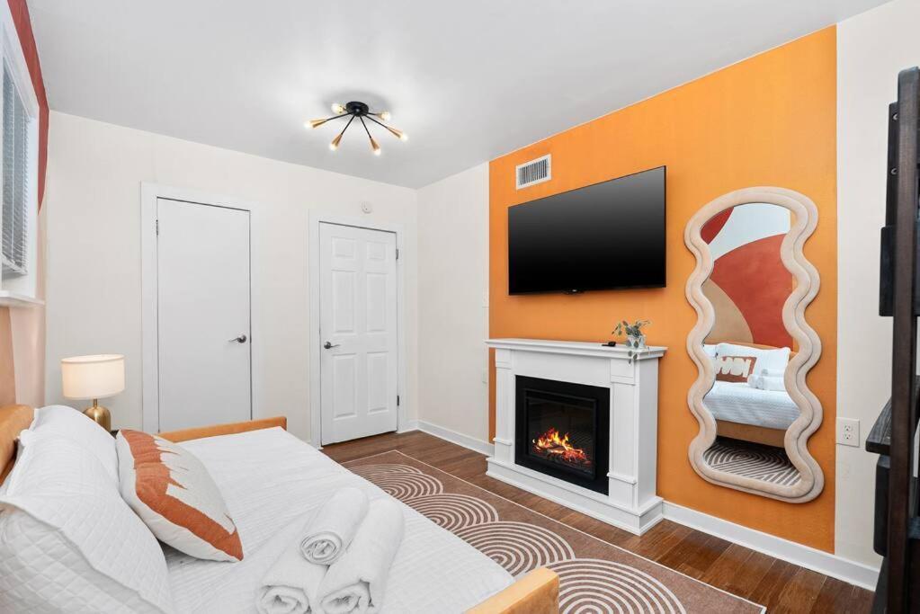 Content Casa Near Bars,pool,dt With Hot Tub And Patio Austin