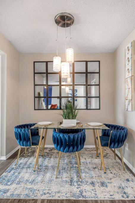 Apartment Self Check-in Free Parking Skyline View Austin