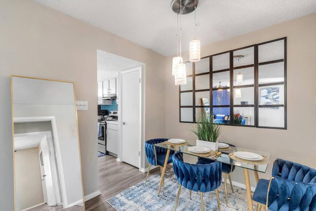 Self Check-in Free Parking Skyline View Apartment *