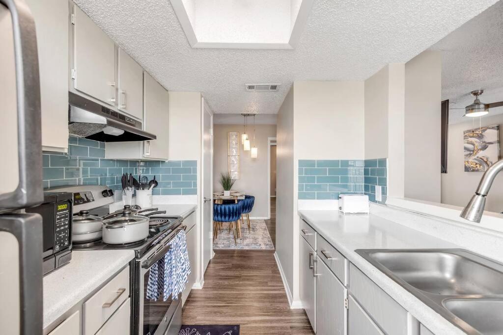 Self Check-in Free Parking Skyline View Apartment Austin