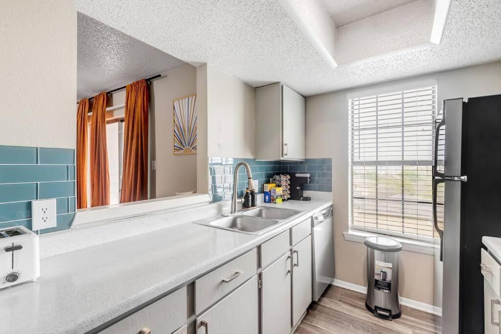 Apartment Self Check-in Free Parking Skyline View *