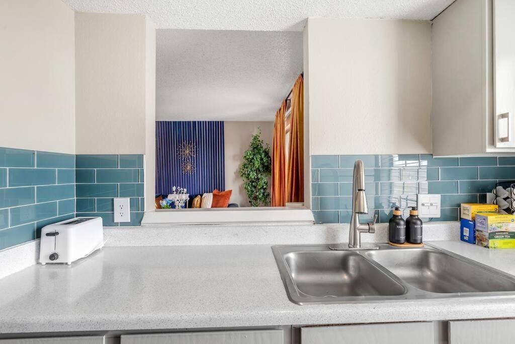 Self Check-in Free Parking Skyline View * Austin