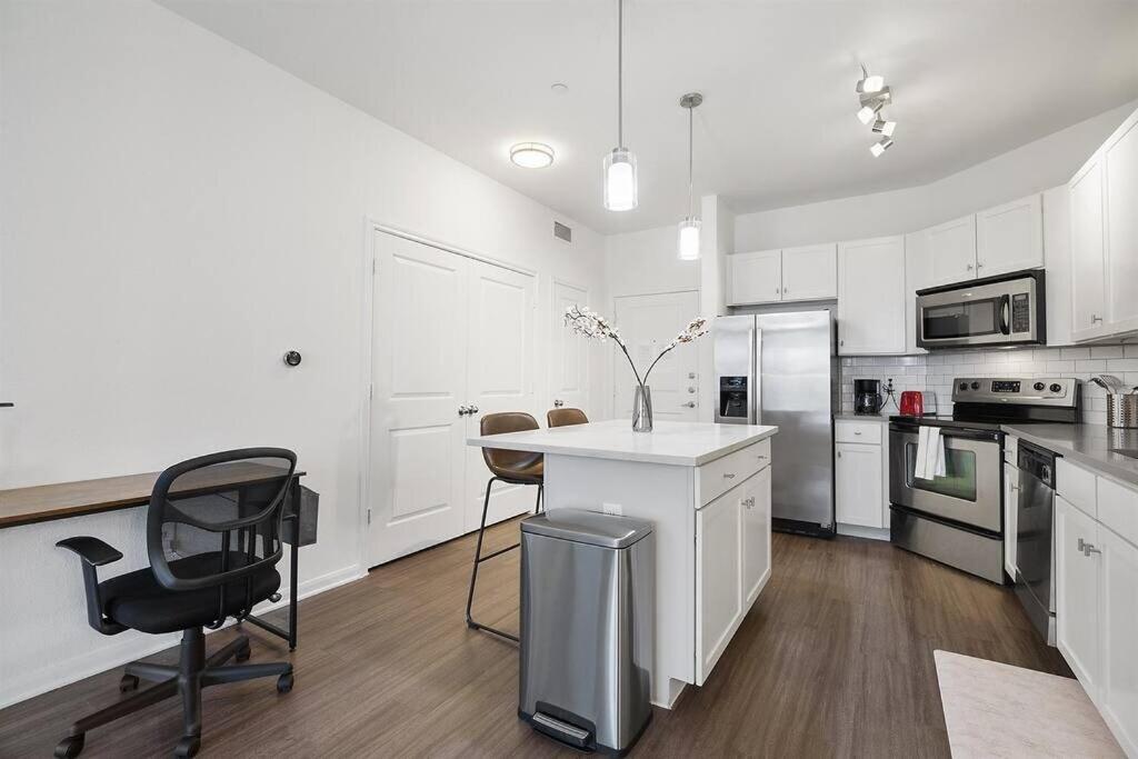 Lux 1b Near Downtown * Austin