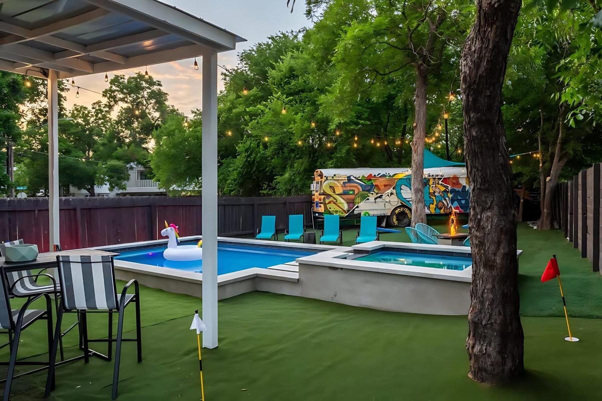 Holiday home Pool Hot Tub School Bus - Downtown 5 Min Drive Austin