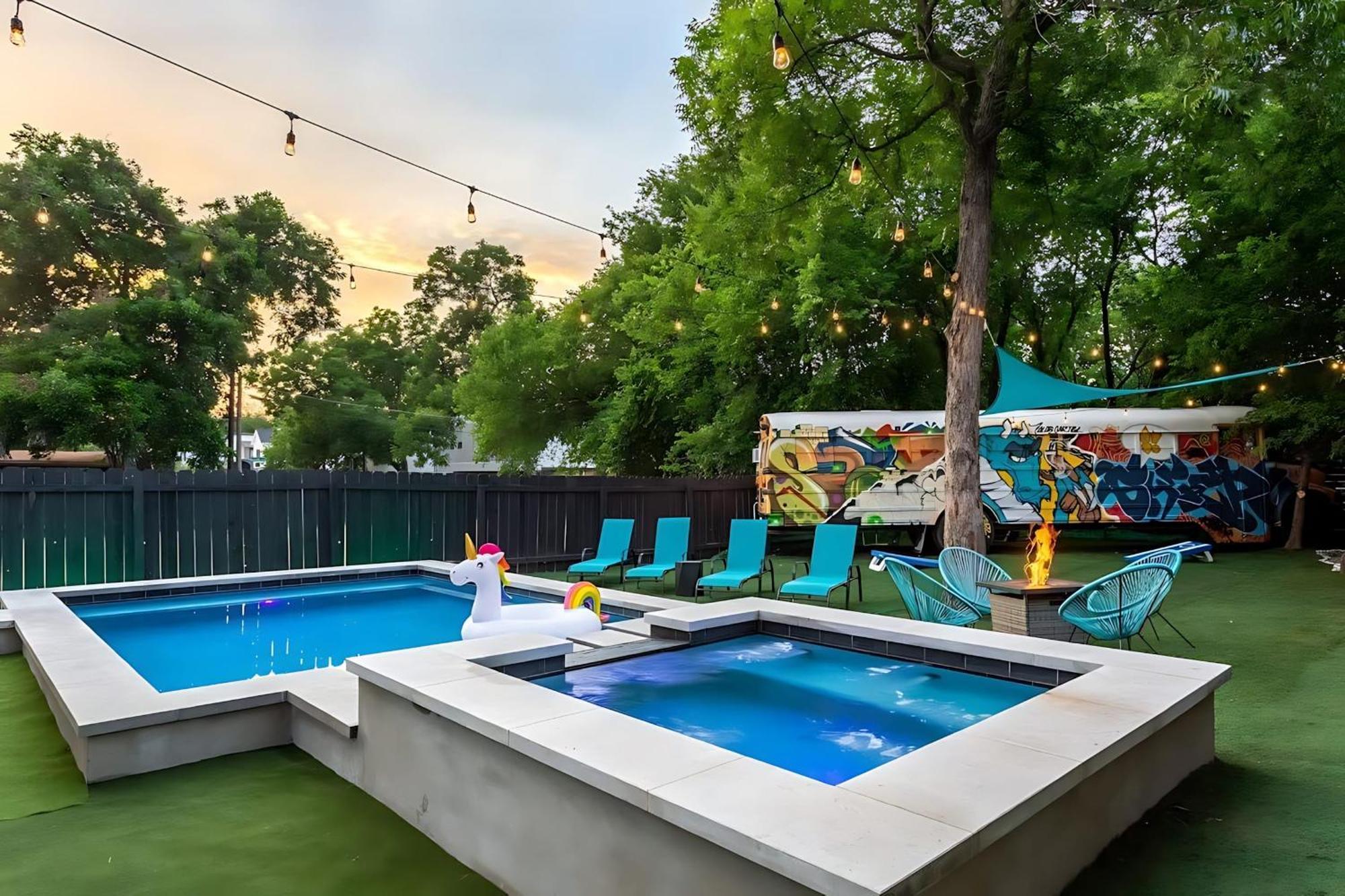 Pool Hot Tub School Bus - Downtown 5 Min Drive *