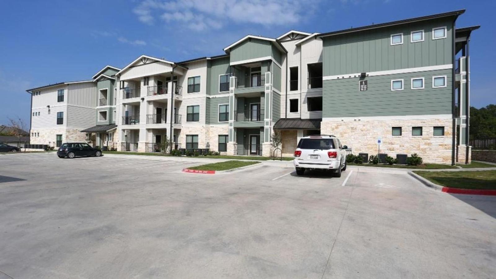 Apartment Landing At Bridge At Southpark Meadows - 3 Bedrooms In Slaughter Creek