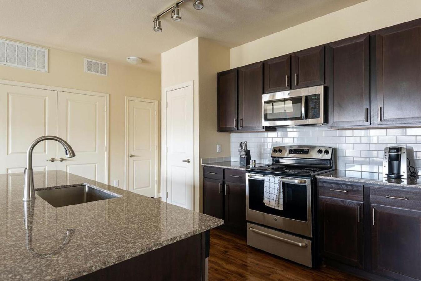 Apartment Landing At Bridge At Southpark Meadows - 3 Bedrooms In Slaughter Creek Austin