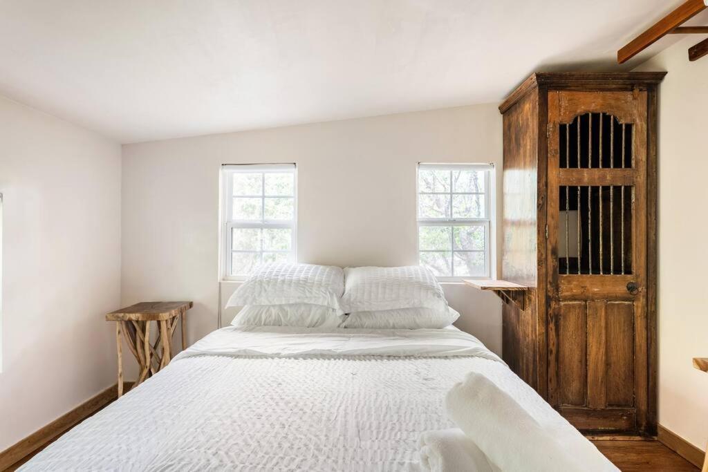 Holiday home Cozy Coop Casita - Travis-hot Tub-tiny House Austin