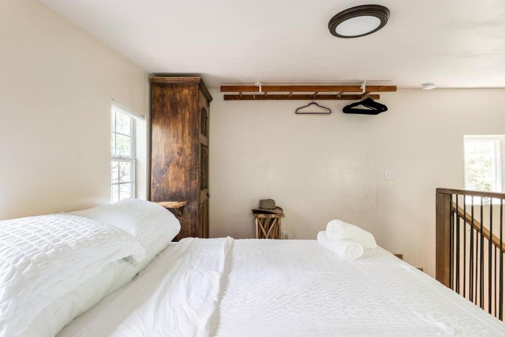 Cozy Coop Casita - Travis-hot Tub-tiny House *