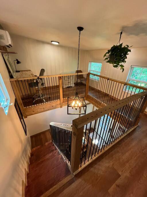 Cozy Coop Casita - Travis-hot Tub-tiny House Austin