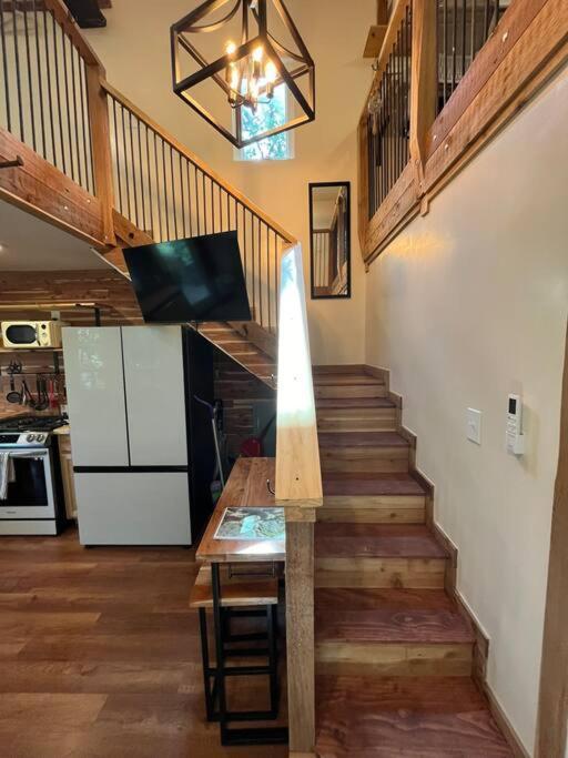 Cozy Coop Casita - Travis-hot Tub-tiny House Austin