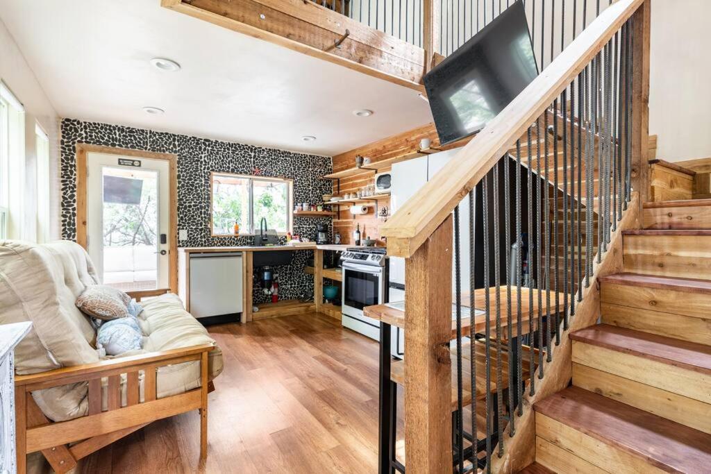 Cozy Coop Casita - Travis-hot Tub-tiny House Holiday home Austin