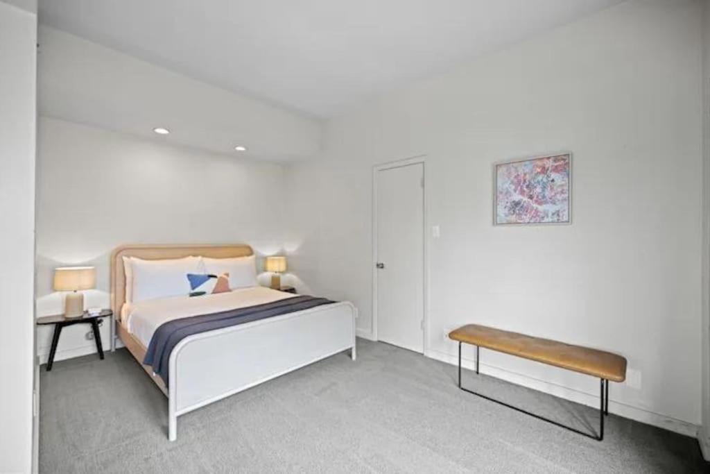 Apartment Downtown 2 Bedroom With Stunning Views Pool, Gym, Centric Austin