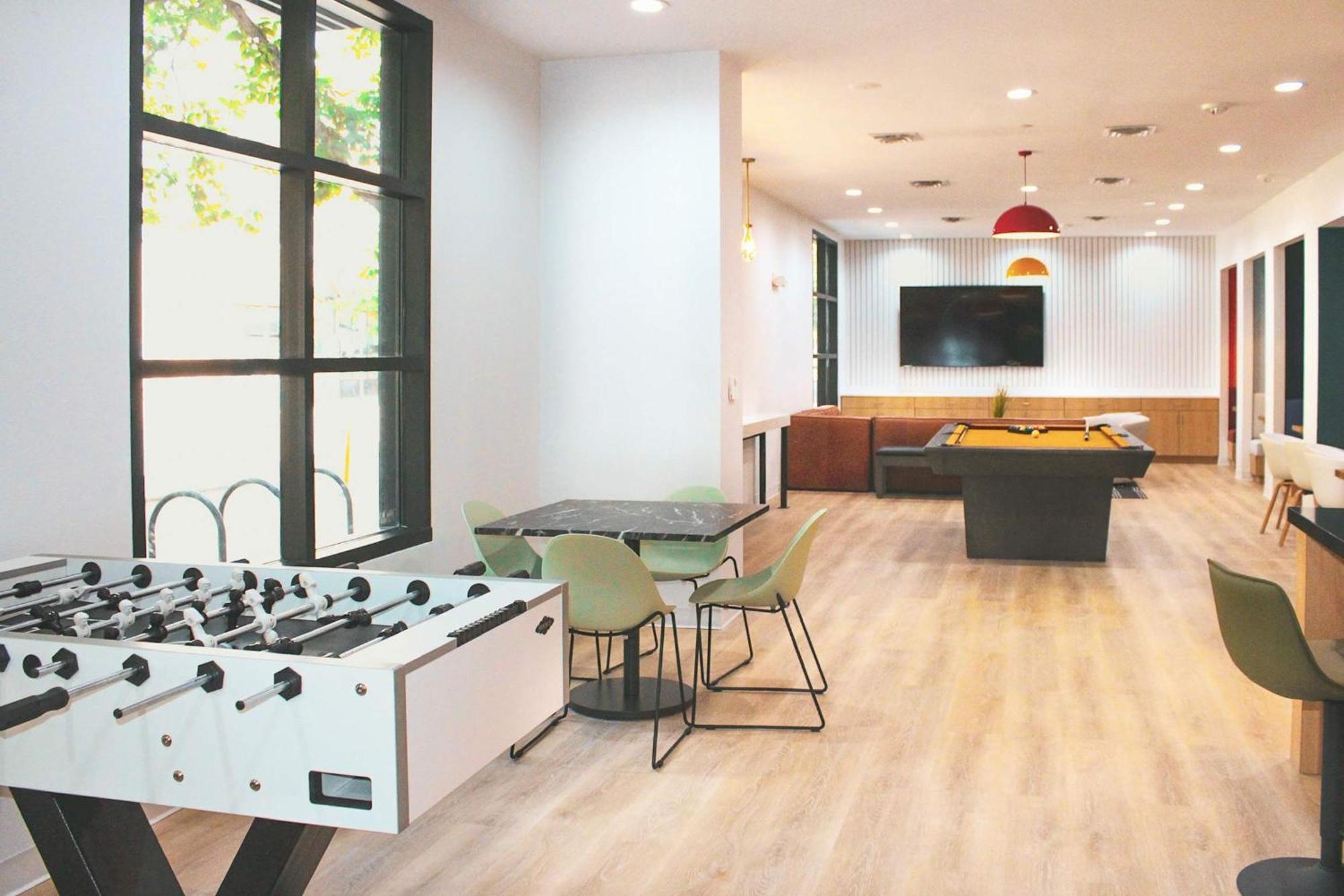 Upstay - W 4br - Pool Gym Bbq & Games Apartment *