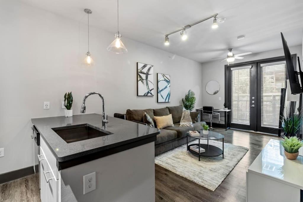 Modern 1br Retreat Pool Free Wi-fi Free Parking Apartment Austin