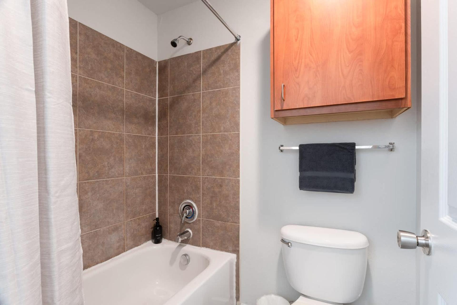 Apartment Upstay - W 4br - Pool Gym Bbq & Games *