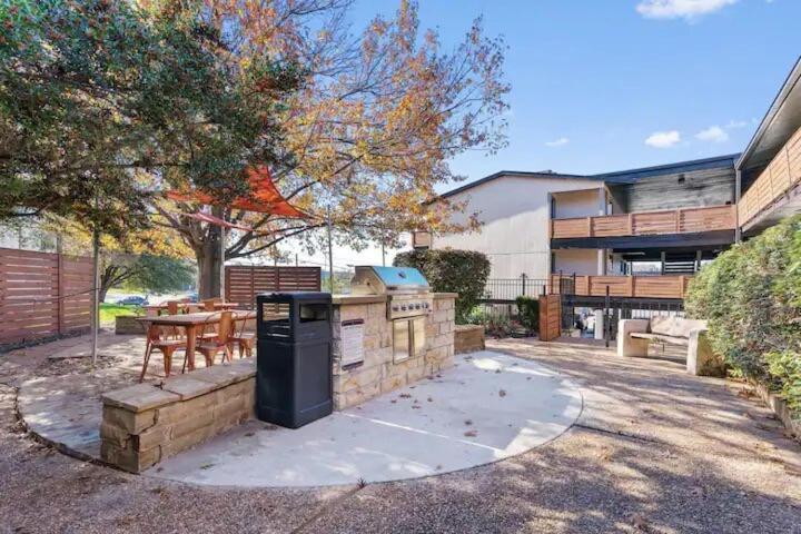 Stunning Area, King Suite, Balcony, Free Parking, 2 Mins To Ut *