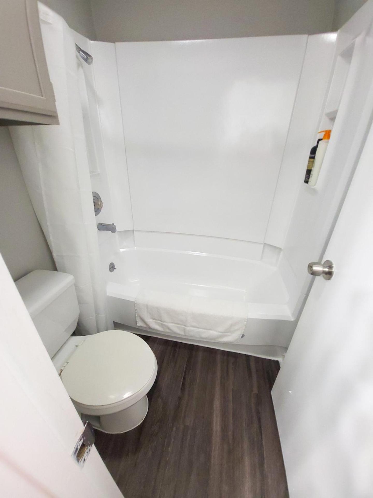 Beautiful 1br 5 Mins To Ut 6879 Apartment *