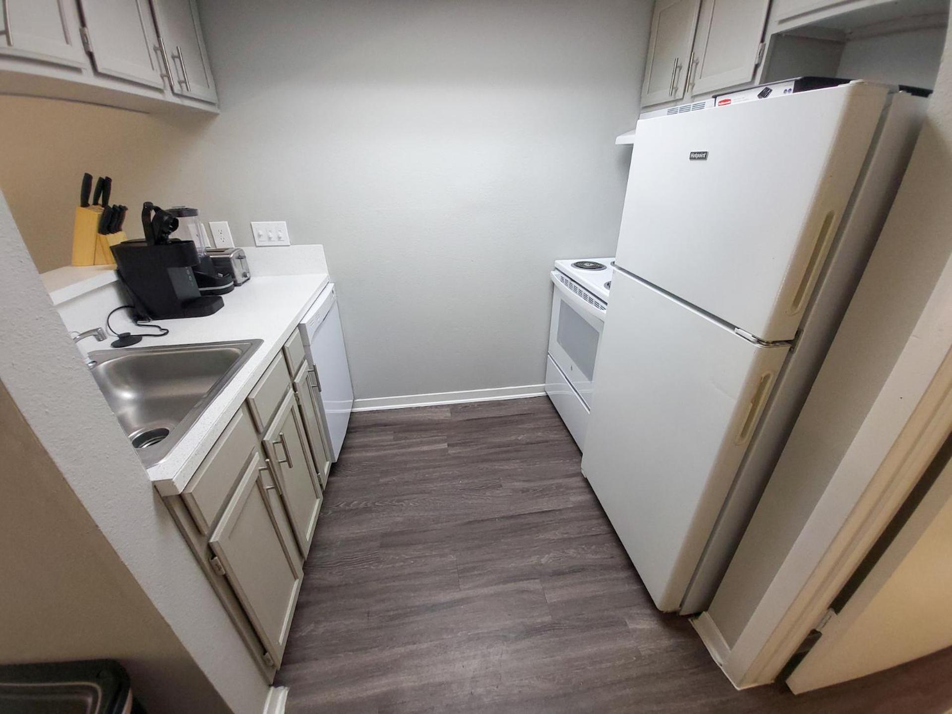 Beautiful 1br 5 Mins To Ut 6879 Apartment