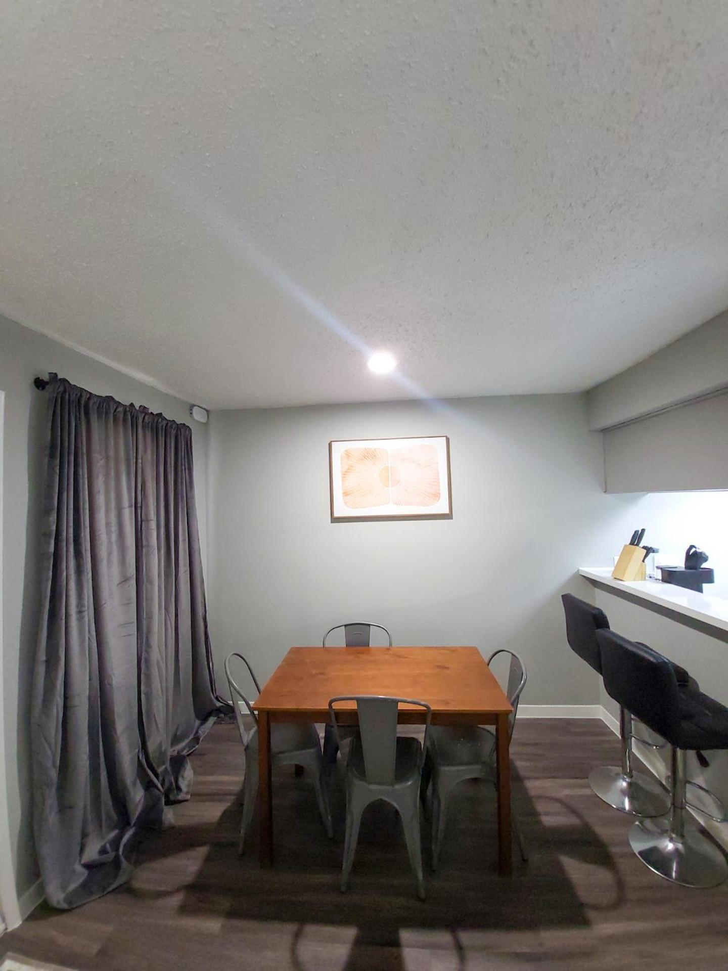 Beautiful 1br 5 Mins To Ut 6879 *