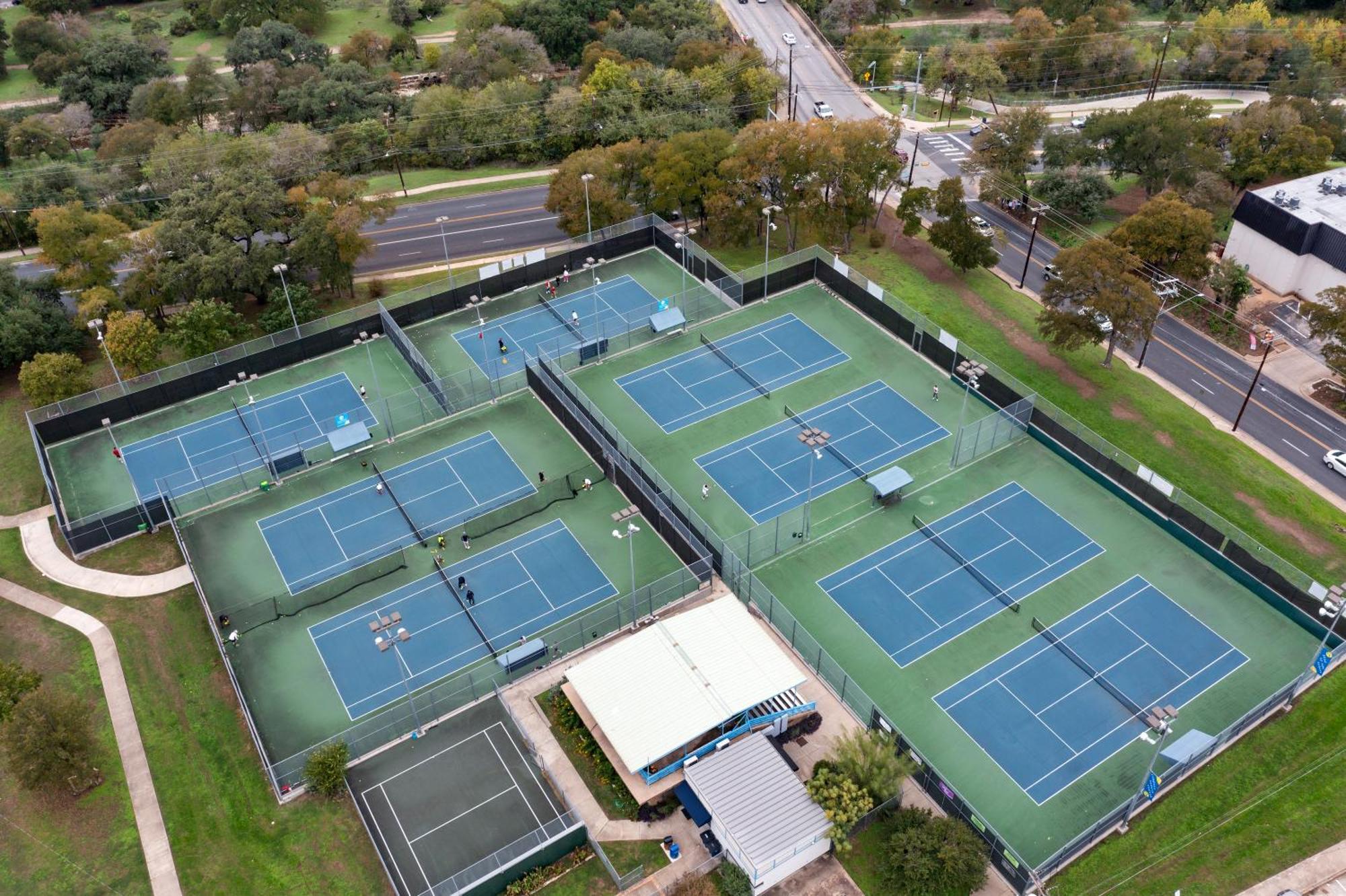 Stunning Area, King Suite, Balcony, Free Parking, 2 Mins To Ut Austin